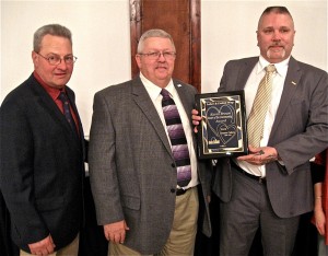 HEART OF THE COMMUNITY: Donnie Cathey (right), a member of United Steelworkers Local 1899, was presented the Karen Brown Heart of the Community Award by Federation First Vice President Mike Fultz (USW Local 50) (left) Gene Hudson (center) of the United Way. – Labor Tribune photo